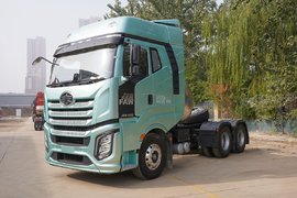 LNG 6x4驱动牵引车盘点 均搭载AMT变速箱 最大560马力输出