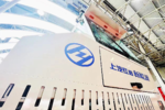 上汽红岩新能源偏置头牵引车成功下线