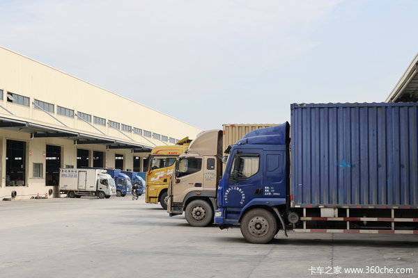 一趟赔几十万！卡友拉变压器意外剐蹭 竟然还被告上法庭