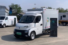 整体式电驱桥 续航达240公里 飞碟新能源EQ2速报