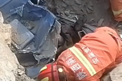 �����׺�ͻ��ɽ�廬�£�������2�˱���