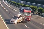 卧龙凤雏 高速路上的