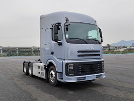 长城商用车混合动力牵引车亮相 造型帅还有智驾