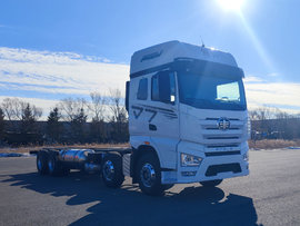 顶尖载货车!解放J7 8×4 LNG载货车来了 搭载530马力燃气机