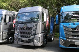 580马力康机+采埃孚AMT 欧曼EST星辉版LNG牵引车自重仅8.8吨!