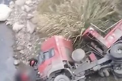 ����Ϊ����Ħ�г�׹�� һŮ�ӵ�������