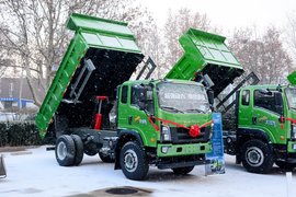 地库版低趴又灵活 城建版重活任你干 带你看豪沃悍将大铁牛自卸车
