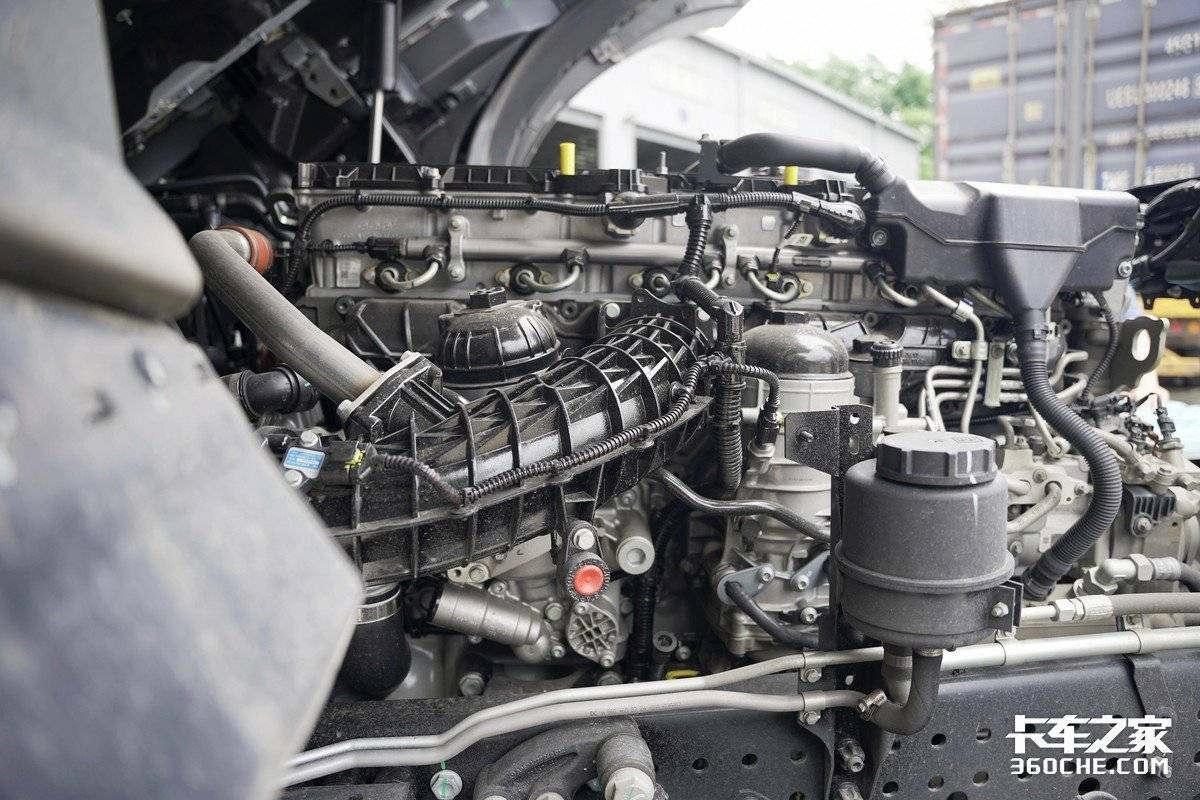 这台奔驰actros搭载了最新一代的om471 la直列六缸发动机,这是与欧洲