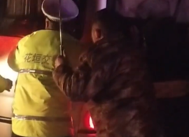 湘西花垣500多辆车滞留国道 卡友记得安装防滑链！