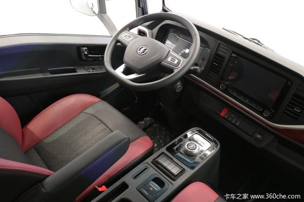 新晋蓝牌轻卡“卷王”德龍G300 163马力配AMT 还带电子手刹气囊座椅