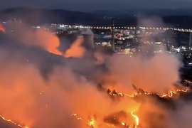 贵州山火已扑灭 22岁货车司机运水救火不幸牺牲 百名群众为其送行