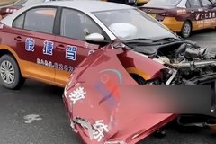 ����ײ�ϼ�У������ ��ͷ��ײû�ˣ�