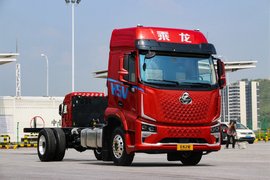 动力舒适两相宜 平地板六缸机6米8盘点 这四款你更看好谁？