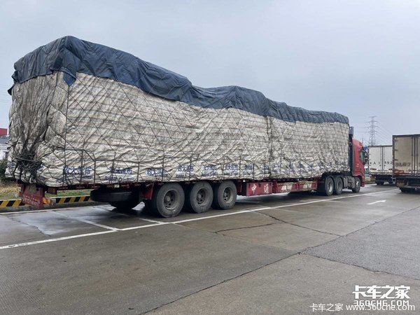 打不过就加入 违规17.5米大板拉普货 竟让保险公司也喊“怕”