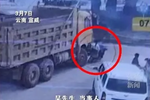渣土车没保险碾死爷孙 该谁承担责任?
