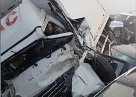 山东一高速突发多车相撞事故：有人被困车内喊“救命”