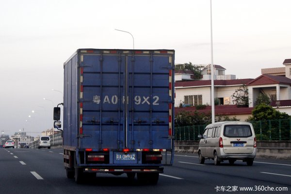 交通厅领导回应：蓝牌两轴货车多少吨不能上高速？