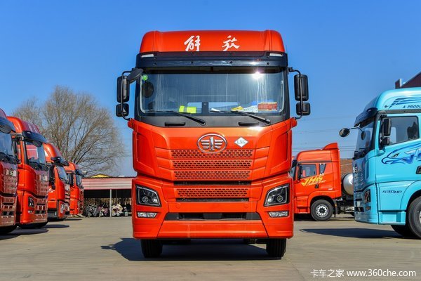 搭载AMT的LNG 6x4牵引车 马力全在500以上 这4款你会怎么选？