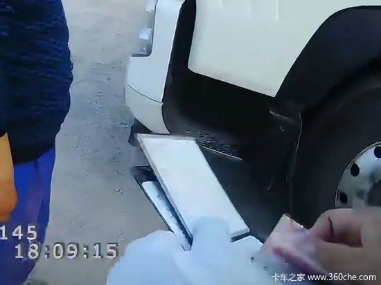 贿赂交警！危化品货车逆行被查 司机竟拿钱求放过