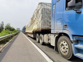 调查报告显示超30%卡友有抑郁倾向 致敬平凡却伟大的货车司机！