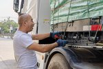 行业进入冰川时代 卡车司机该不该转行?