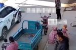 公开处刑?警车喊话一货车司机涉嫌嫖娼