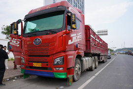 睡车上终于和家里一样 毛哥毛嫂的神奇卡车床垫 竟让夫妻车如此认可!