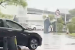 高速路工作人员开车逆行 货车被迫让路