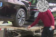 ���˳�����5000���� ִ����Ա��ʾ��ԩ