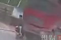 1死1伤！货车右转撞倒电动车碾压两学生