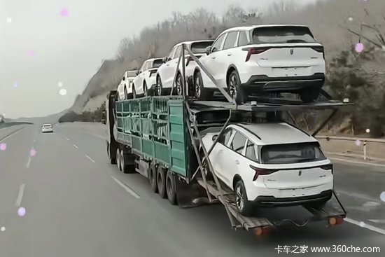 公鸡也要下蛋？十三米高栏强势改装轿运拉8辆小车