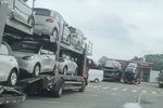 服务区成装卸场?卡友为上高速想尽办法