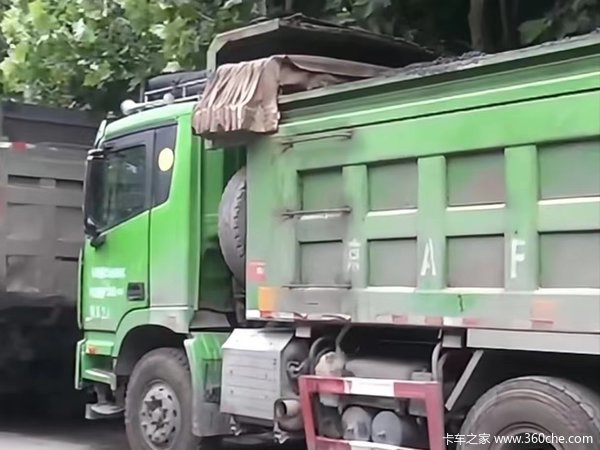 某物流公司恶意拖欠多名货车司机工资 卡友：母亲的看病钱都是借的