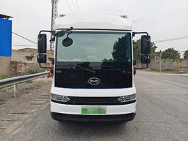 灯厂老板果断选比亚迪!T5DM财富版绿牌续航1000km 跑高速很爽!