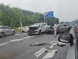 广州一货车因操作不当追尾 引发16车连环碰撞 一人受伤