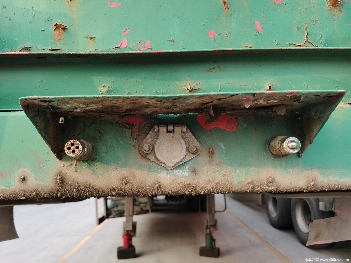 劣质挂车厂良心何在?连像样的ABS都没有