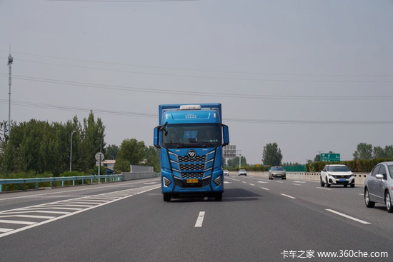 欧曼自动挡燃气车“云巅穿越之旅”首日畅行两千里 百公里气耗25kg！