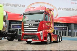 700马力发动机 AMT变速箱 解放J7创领版为高效而生