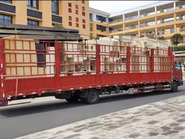 云南现蓝牌13米5高栏货车 网友：6.8米心碎 9.6米落泪！