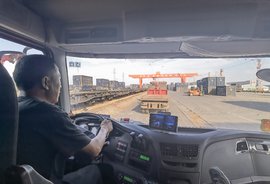 苦中作乐：货车司机为何倒贴钱跑车也不转行？
