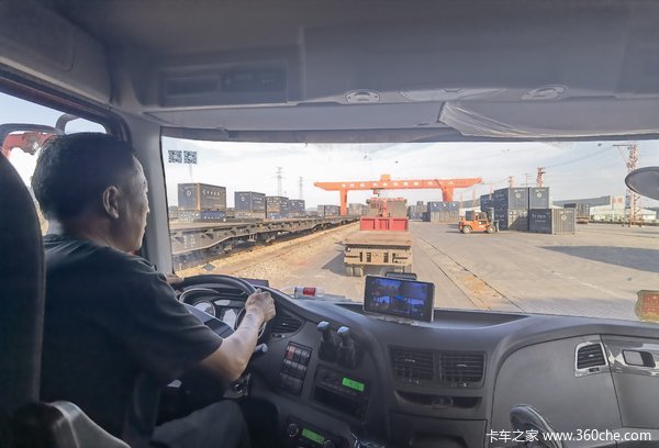 苦中作乐：货车司机为何倒贴钱跑车也不转行？