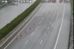 ���϶������ٽ���  ֣����Щ·���ѻ�ˮ