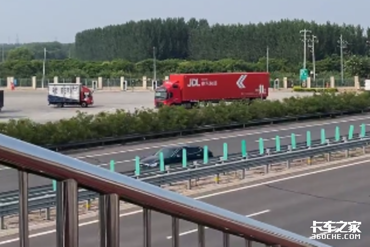 ���������У��׶����߹۲�Υ���ʴ�100%