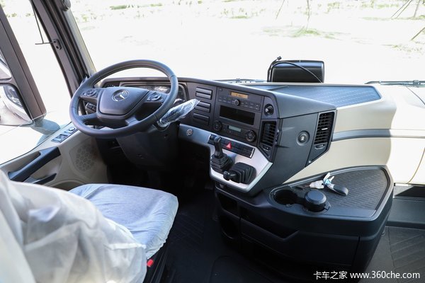 奔驰OM 471动力链 副驾也有气囊座椅 国产奔驰Actros更具竞争力