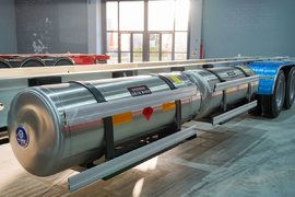 3800升跑4000km 最高700马力动力链 这四款高端LNG重卡真的好卷