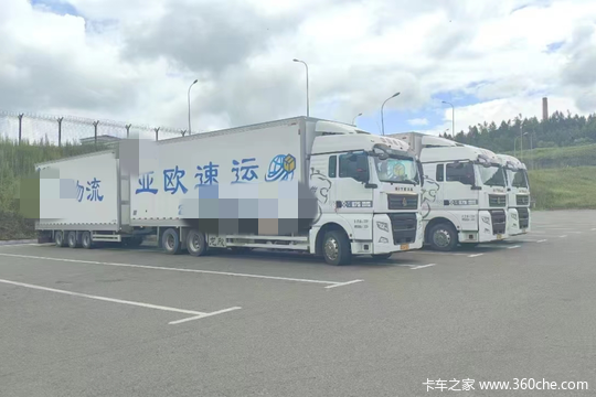 国内最大装载130立方！黑龙江TIR跨境运输首次引进中置轴双挂厢式货车