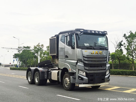 搭载625马力奔驰动力链 背挂大件包 江淮跨越K7大件车亮相工信部