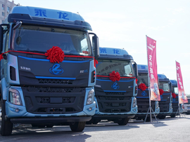 乘龙引领绿色运输革命!50台H5换电牵引乌鲁木齐盛大交付