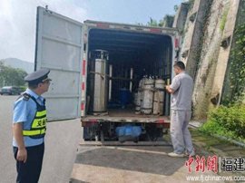 普货车运易爆品！货车擅自从事道路危险货物运输被查获