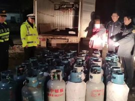 被罚8万元!货车司机运输危险货物被查处